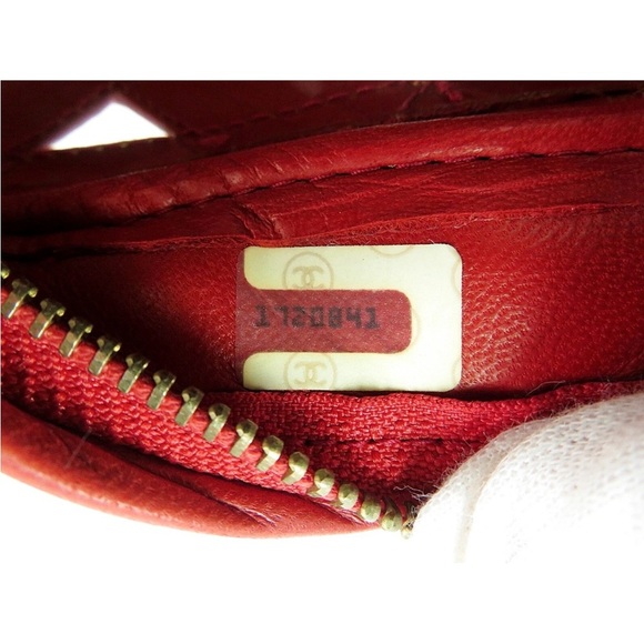 CHANEL Red Quilted Crossbody Bag with Gold Chain - Picture 15 of 15